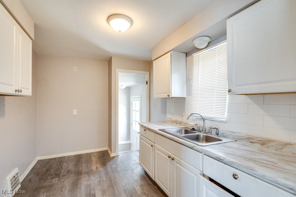 17113 Holly Hill Drive, Cleveland, Ohio image 8