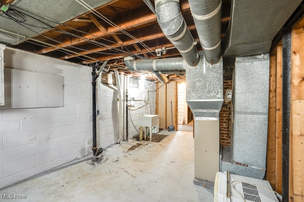 17113 Holly Hill Drive, Cleveland, Ohio image 30