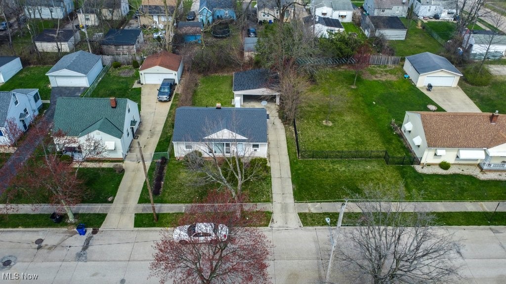 17113 Holly Hill Drive, Cleveland, Ohio image 34