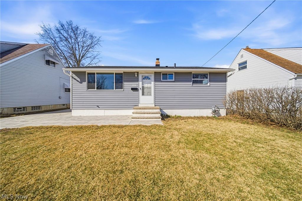 Photo of 6330 Ledgebrook Drive, Brook Park, OH 44142 (MLS # 5189024)