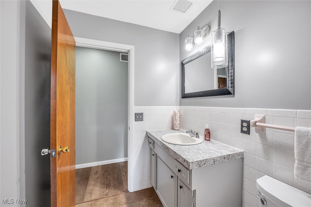 UNIVERSITY HTS/PARKWOOD EST - Residential