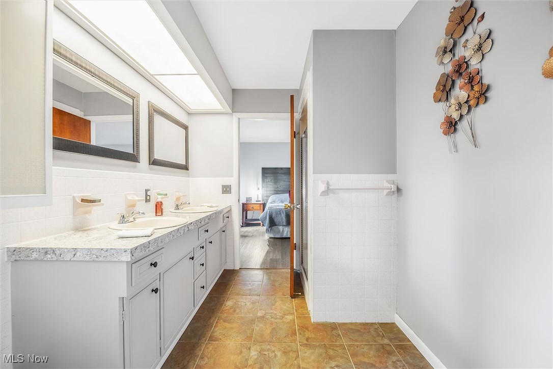 UNIVERSITY HTS/PARKWOOD EST - Residential