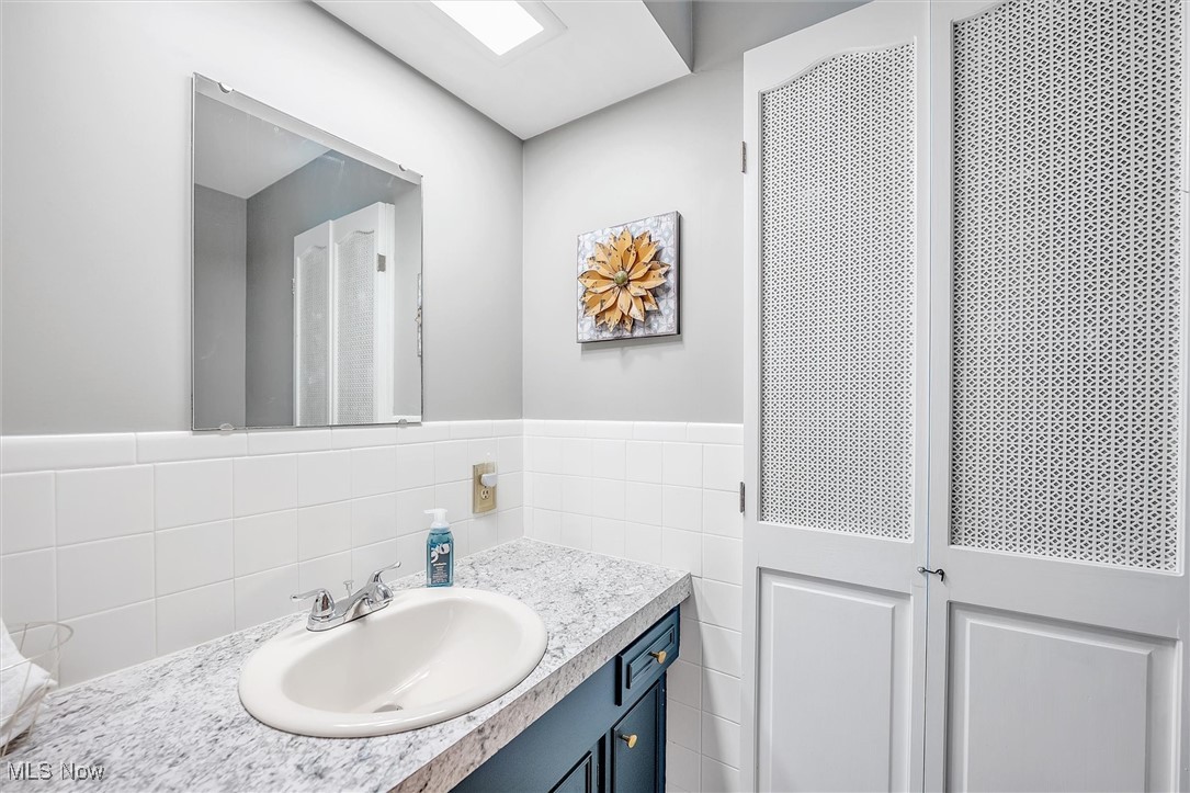 UNIVERSITY HTS/PARKWOOD EST - Residential