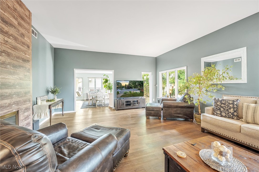 UNIVERSITY HTS/PARKWOOD EST - Residential