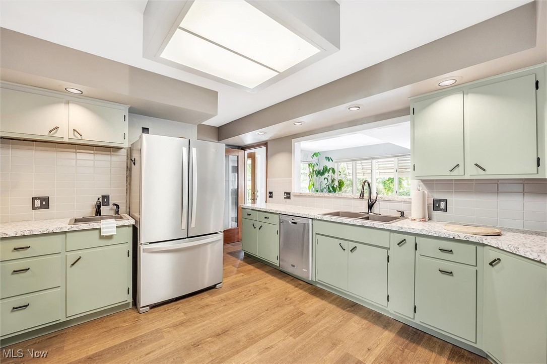 UNIVERSITY HTS/PARKWOOD EST - Residential