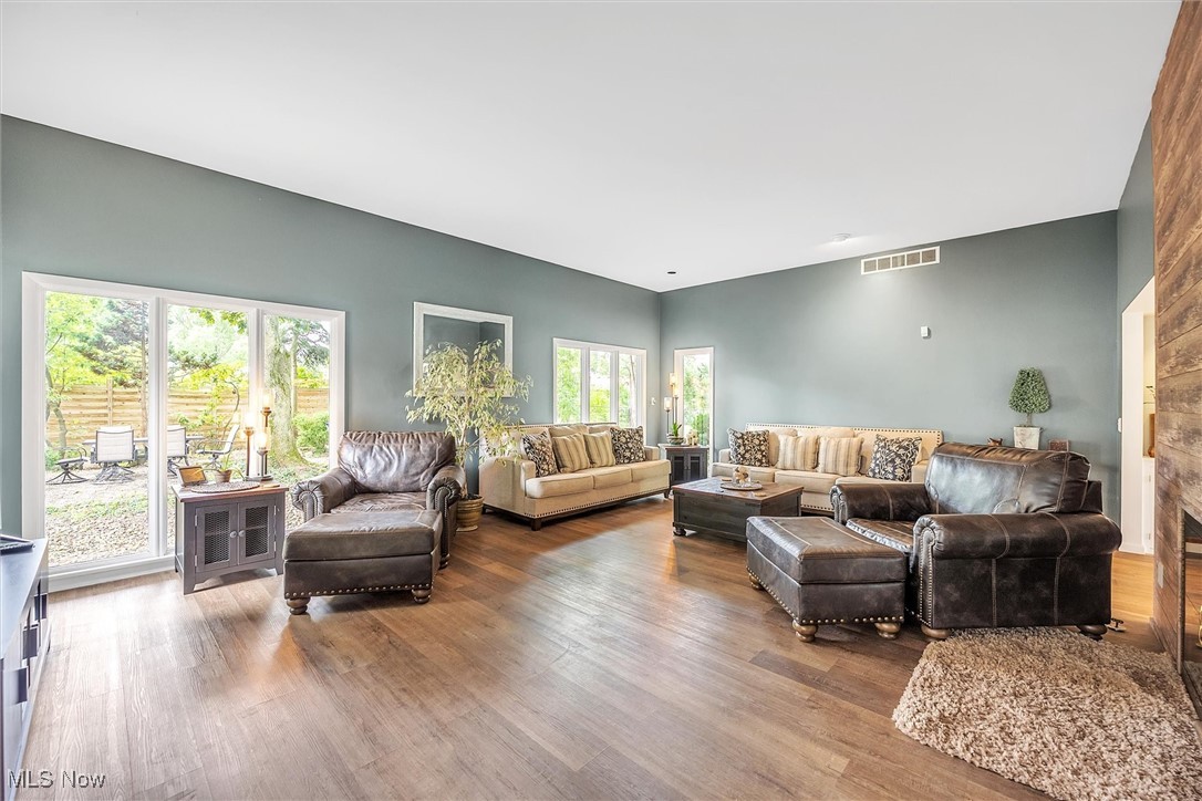 UNIVERSITY HTS/PARKWOOD EST - Residential