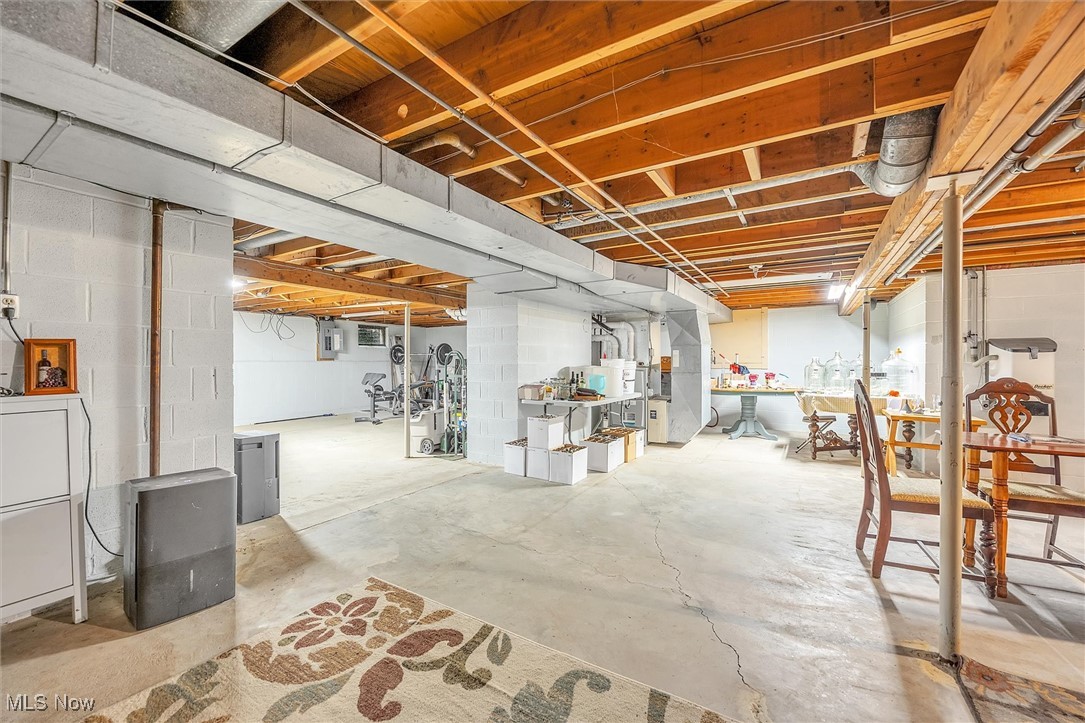 UNIVERSITY HTS/PARKWOOD EST - Residential