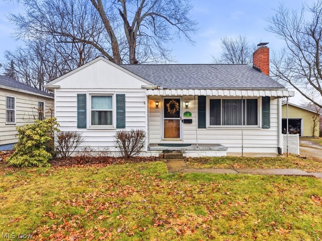 Photo of 1605 Multnoma Avenue, Akron, OH 44305 (MLS # 5189904)