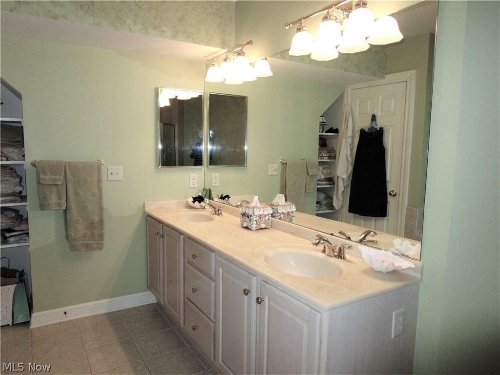 Back Bay/Arrowhead Condo - Residential