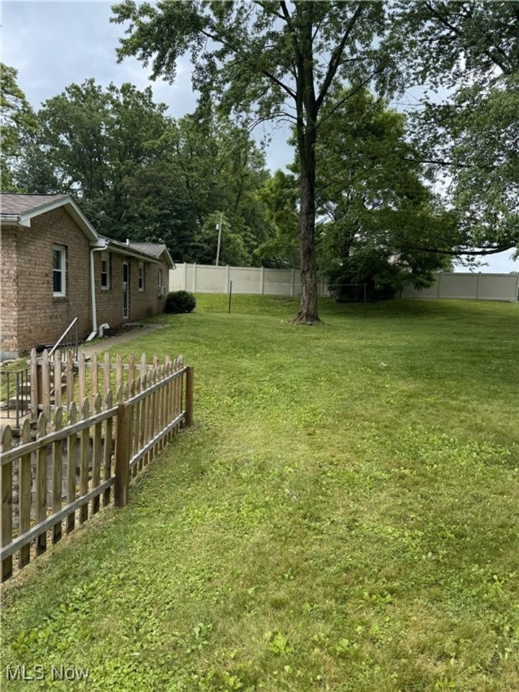 Photo of 80 Mary Ann Lane, Youngstown, OH 44511 (MLS # 5183800)