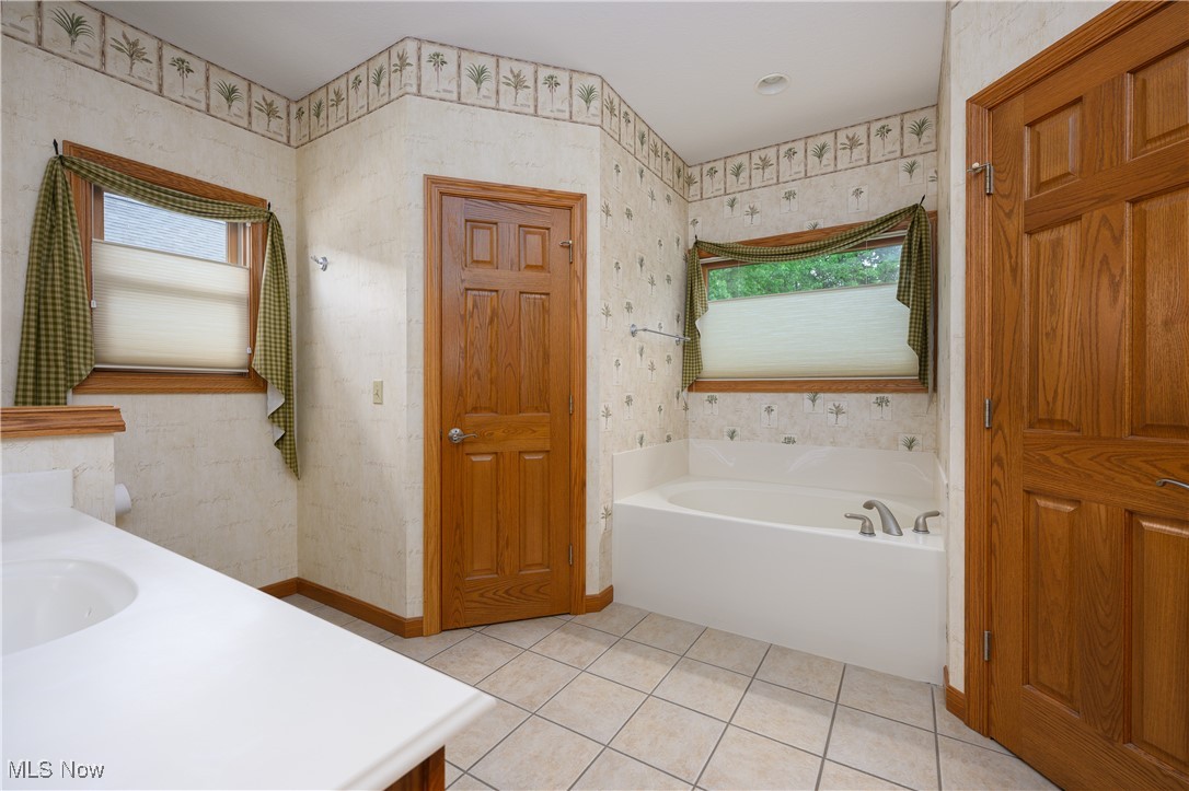 565 Sonora Drive, Barberton, Ohio image 15