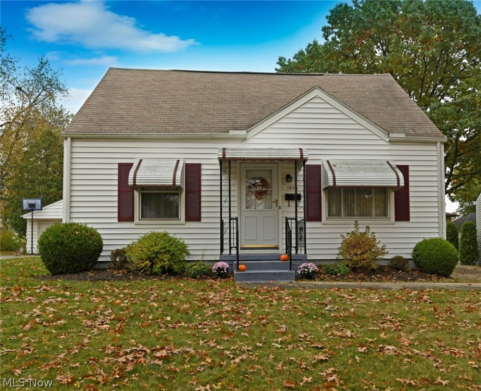 Don't miss your chance to check out this GEM in Firestone Park! This home has been cared for by the same owners since the 50's! Outside you will find a partially fenced in flat yard, a 1 car detached garage and a carport that allows for extra parking. From the moment you enter the home, you will immediately notice how this home has been meticulously maintained over the years! There are hardwood floors under the carpet just waiting to be refinished! There is a nice sized living room and an eat-in kitchen with a pretty view of the backyard. Down the hall there are beautiful built-ins and a recently updated full bathroom! There are 2 nice sized bedrooms that also have hardwood flooring under the carpet . Upstairs is a huge bonus room! This space has a large closet and can be used as 3rd bedroom! The partially finished basement has glass block windows with lots of additional space that can be finished or used for storage! This one won't last long, call today!!
Updates: Newer roof, sidin