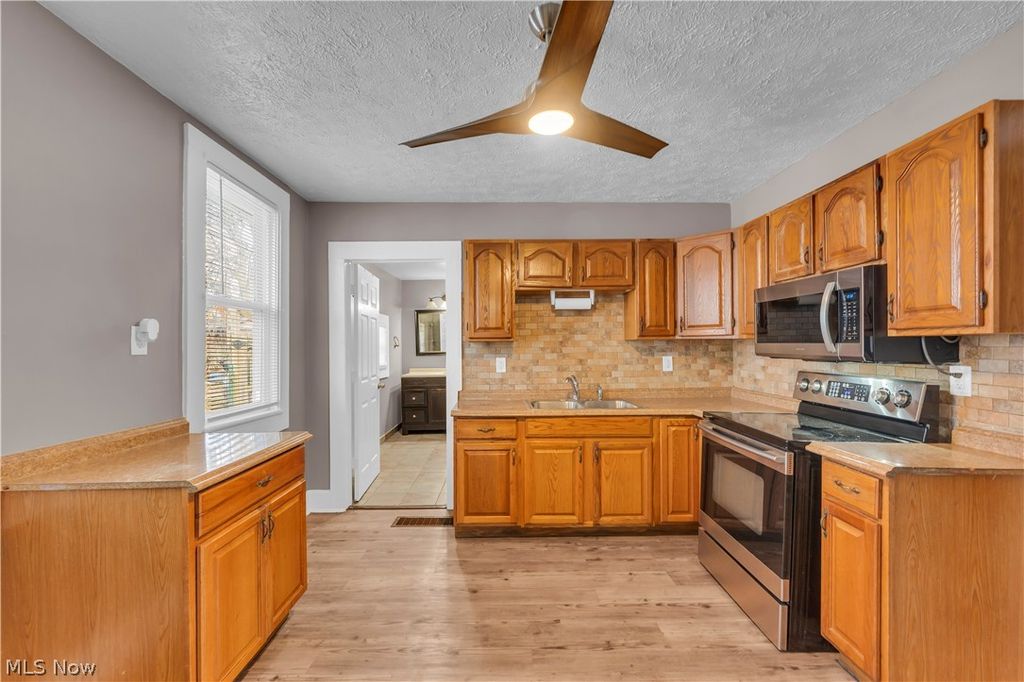 Photo of 5628 Pacific Avenue, Cleveland, OH 44102 (MLS # 5199951)