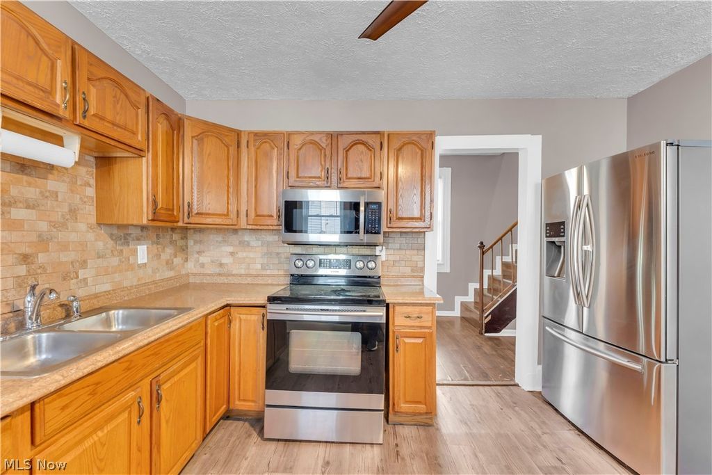 Photo of 5628 Pacific Avenue, Cleveland, OH 44102 (MLS # 5199951)