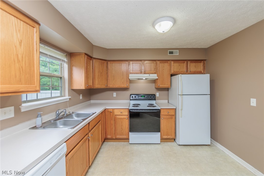 Creekside/Pleasant Lakes Condo - Residential