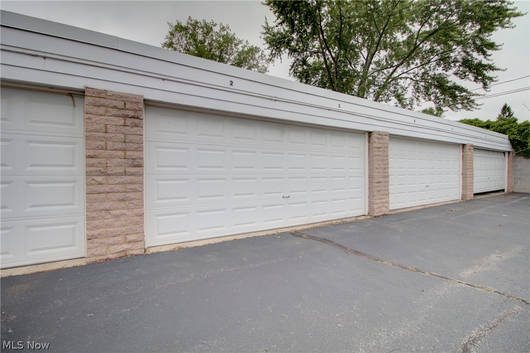 Riveroaks Terrace Condo - Residential