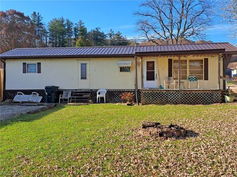 Homes For Sale - 25912 Lashley - Sue Linn Acres<br/> Senecaville, OH 43780