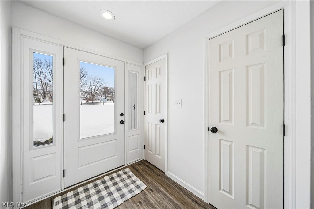 Photo of 824 S Chillicothe Road #9, Aurora, OH 44202 (MLS # 5186105)