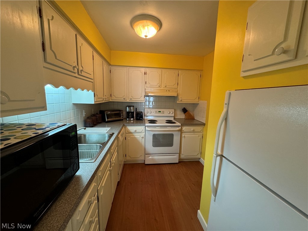 Hollycroft Condo - Residential