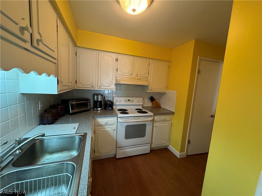 Hollycroft Condo - Residential