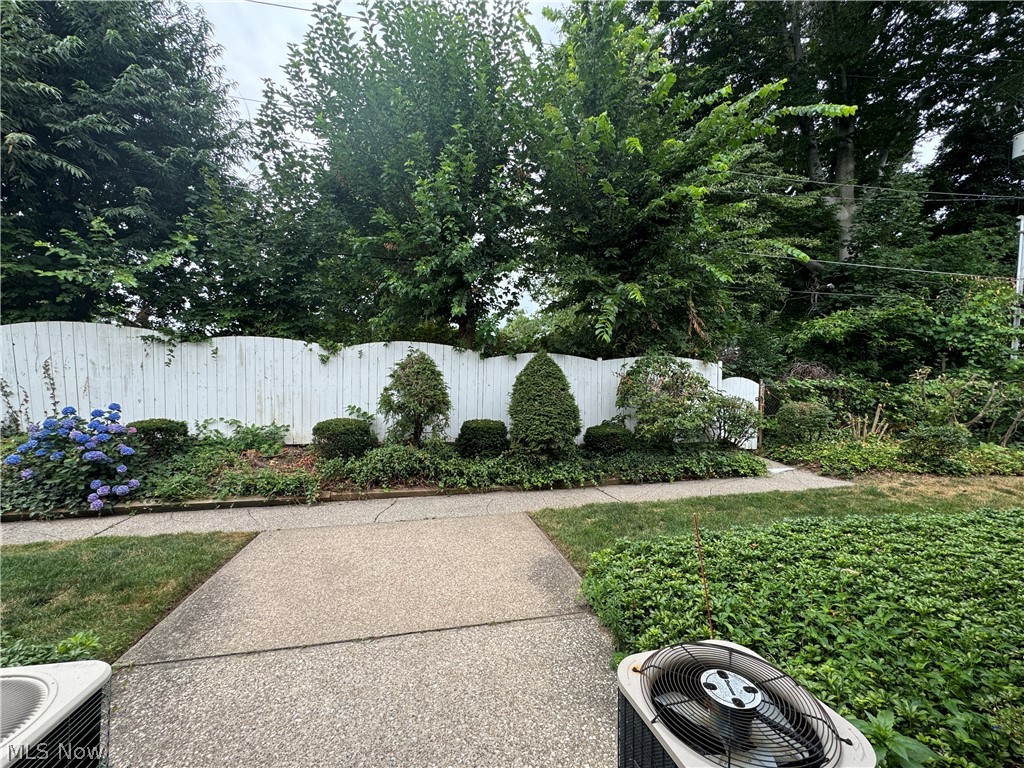 Hollycroft Condo - Residential