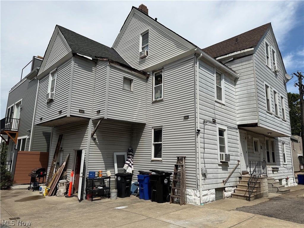 1946 E 124th Place