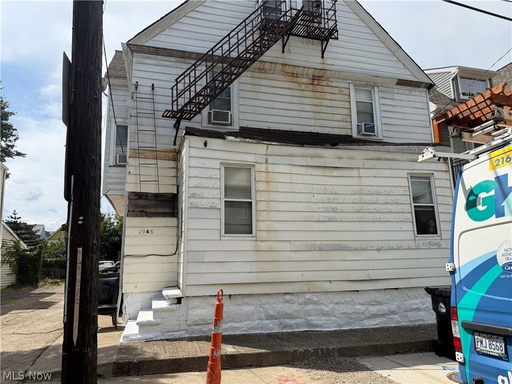 1946 E 124th Place