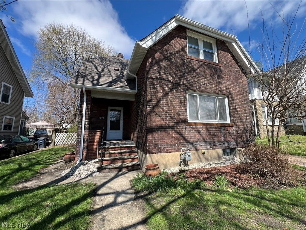 Photo of 1395 Goodyear Boulevard, Akron, OH 44305 (MLS # 5200966)