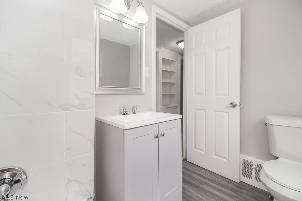 Shaker Lee - Residential Lease