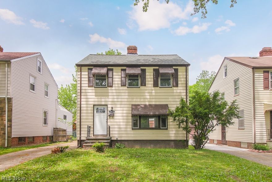 17611 Walden Ave, Cleveland - 3 bed, 2 bath single family home! //

$1095 rent / $1095 deposit //
$45 application fee per adult //
NO SMOKING //
1 time $129 non-refundable set up fee paid at lease signing //

$30/month required resident benefit package; can include personal property/liability insurance for an additional$5/month for $35/month total. //

All applicants are required to fill out a PetScreening app, found on our website directly on the app before being processed. Even if you have NO pets - this app must be filled out. One-time, non-refundable pet fee of $200-300 per animal applies to all pets & must be paid prior to or when you pay your first month rent. (No fee for qualified assistance animals). //

Our app is processed through secure site: Findigs, and they require ID & income verification. W/O this, your app will not be processed. They offer 24/7 chat support on their app directly for any questions. //

3 bed 2 bath home won't last long! Wood flooring, livin