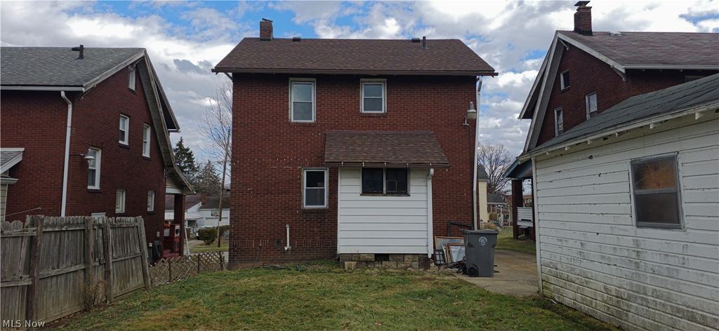 Photo of 208 N Maryland Avenue N, Youngstown, OH 44509 (MLS # 5188163)