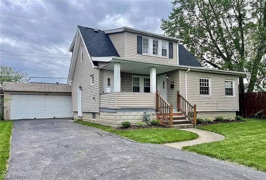 Photo of 2433 Tuxedo Avenue, Parma, OH 44134 (MLS # 5217387)