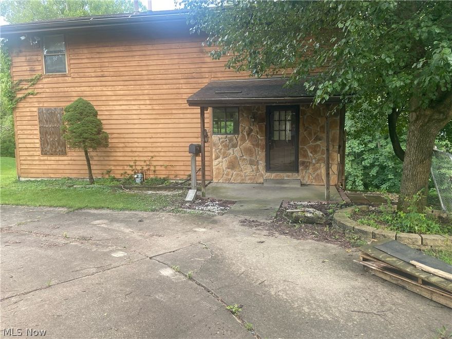 Great North Parkersburg location. Great room with deck. Nice size brick 4-car garage (the one on the right has heated flooring) - can hold 5-6 cars. Full basement. 1-car garage in basement.