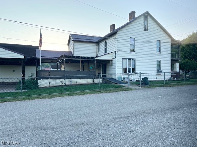 Main image without alt text