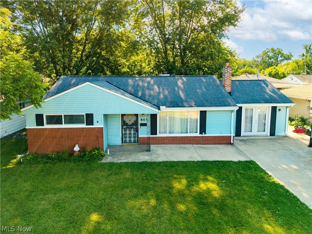 Photo of 845 Mansfield Street, Sheffield Lake, OH 44054 (MLS # 5220979)