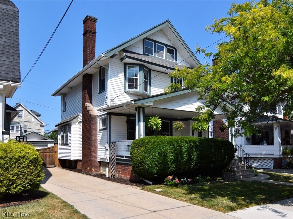 1190 Gladys Avenue