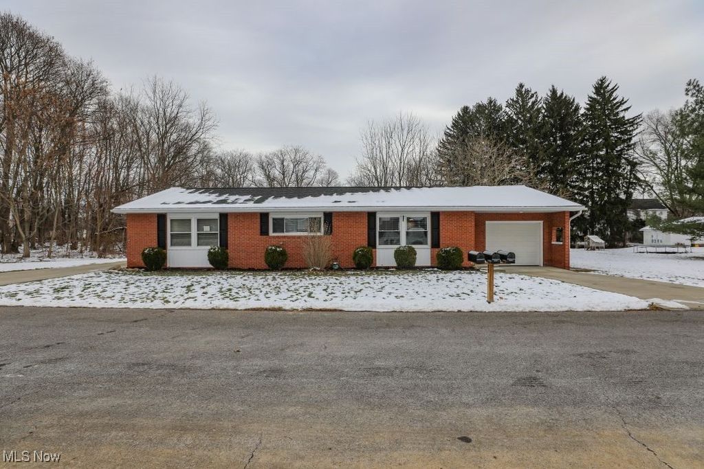 Photo of 13170 Crestview Circle NW, Uniontown, OH 44685 (MLS # 5176676)