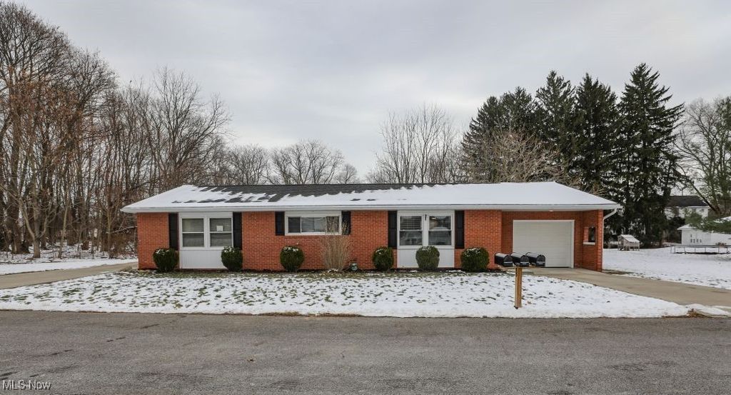 Photo of 13170 Crestview Circle NW, Uniontown, OH 44685 (MLS # 5176676)