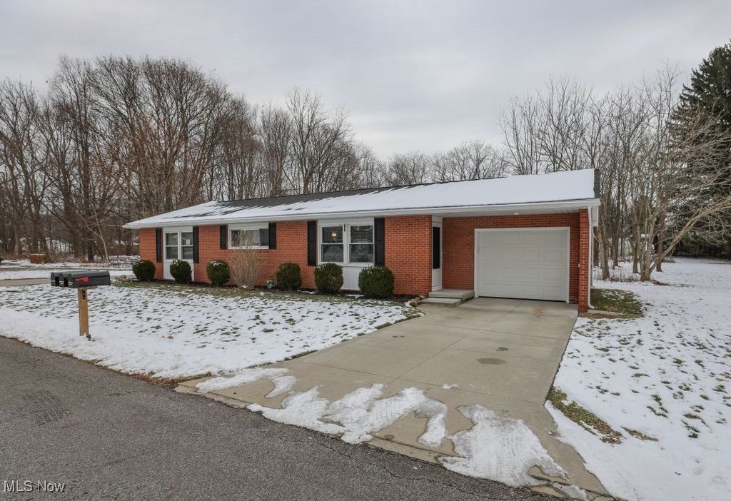 Photo of 13170 Crestview Circle NW, Uniontown, OH 44685 (MLS # 5176676)