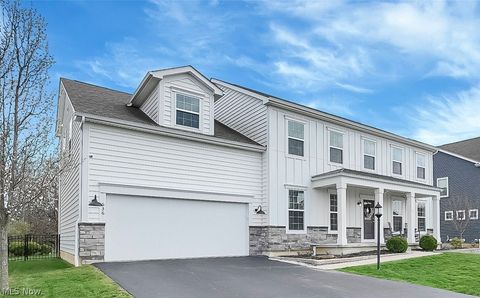 Homes For Sale - 636 Kelburn Lane<br/> Pickerington, OH 43147