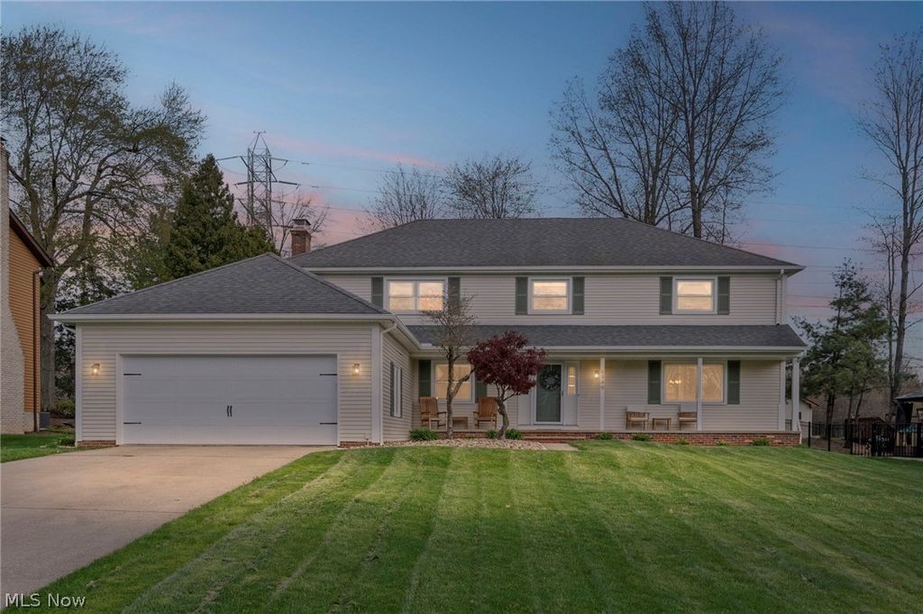 Photo of 6949 N Renwood Road, Independence, OH 44131 (MLS # 5203674)