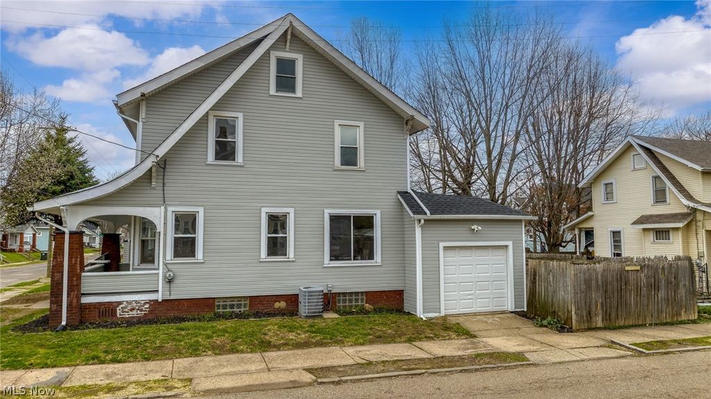 Photo of 600 Arlington Avenue NW, Canton, OH 44708 (MLS # 5198027)