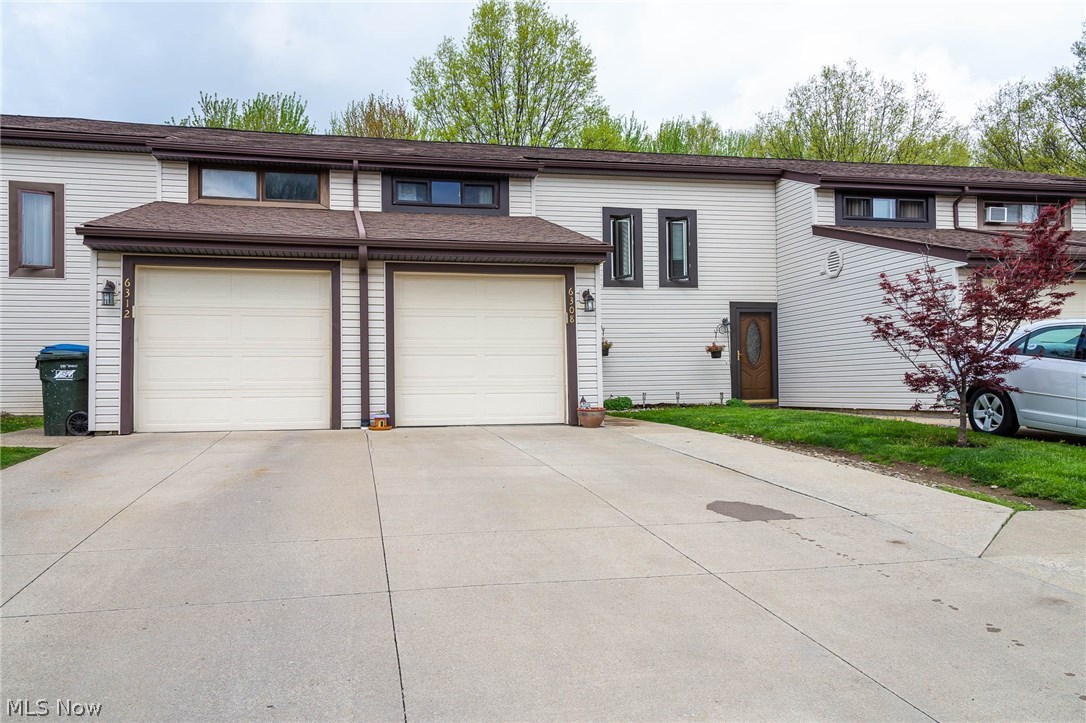 This North Ridgeville condominium has served this growing family well. However they are busting at the seems with
there growing family and need a little more house and a little more yard! This spacious condo features 3 bedrooms one
full bath and one half bath. Tons of storage space, nice curb appeal. has an updated kitchen with corian counter tops,
stanek vinyl replacement windows, a majority of the baseboards have been upgraded as well. Also if you like t be
outside this one has a gorgeous 17' X 21'6" stamped and stained concrete patio with a power retractable awning for
keeping you in or out of the sun, Your very own sanctuary! All the appliances stay so if your looking for North
Ridgeville, low maintenance, and move in ready look no further! This is a must see condominium in North Ridgeville.
Schedule your private showing today