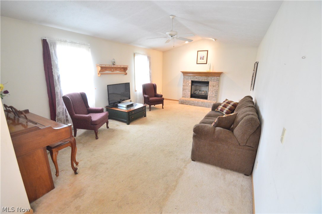 Carrousel Corners 1 - Residential