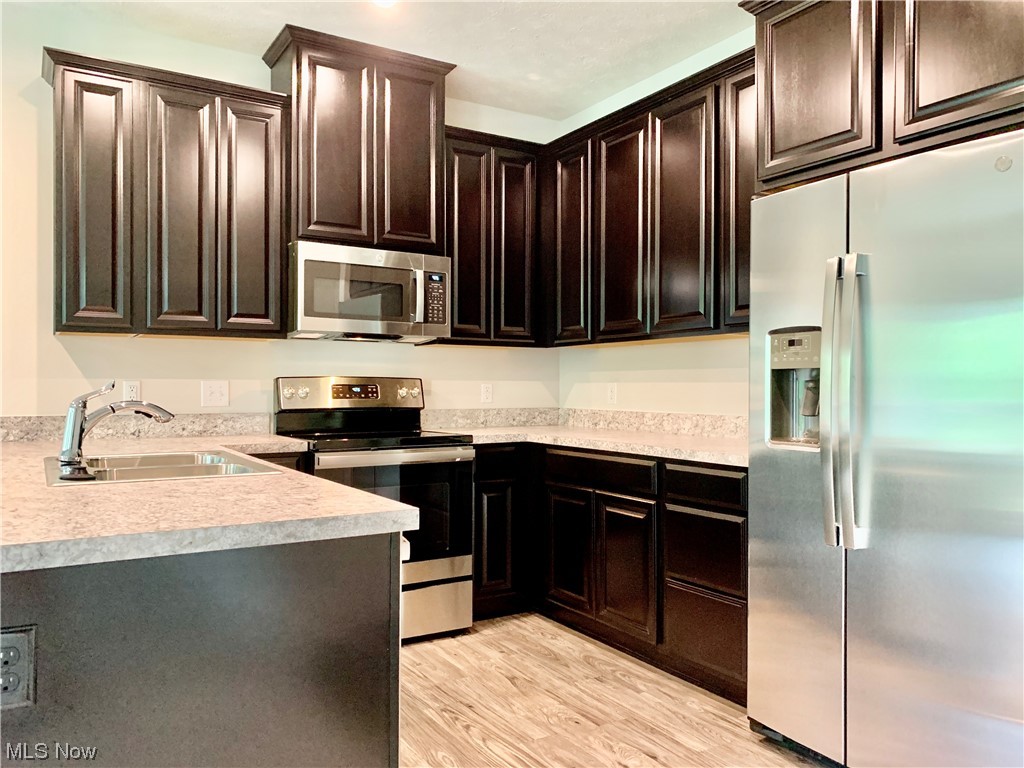 Meadow Run Towns - Residential Lease