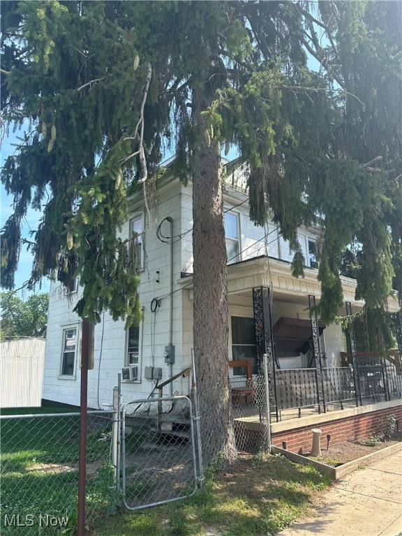 Investors and solid home buyers, we are looking for you!! 3 Bedroom home in Ashland City School District. First floor laundry, eat in kitchen, living room, great entry way and mud room. 2nd floor with higher ceilings, 3 bedrooms, 1 full bathroom! Roof less than 4 years old, great fenced in lot, detached garden shed and garage... Tons of potential, schedule your showing today!! Sale Contingent on home purchase in Willard, Ohio. Home sold As-Is.
Photos enhanced.