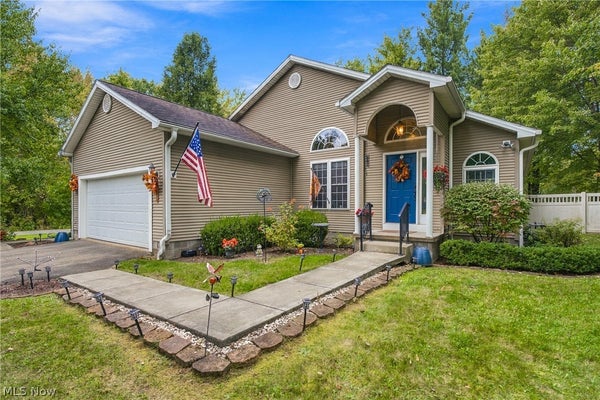 2445 PLUM CREEK DR, ROAMING SHORES, OH 44084 - Image 7d0ce2bbd7b4a2ce15947cbc7dbcde09/3431253052