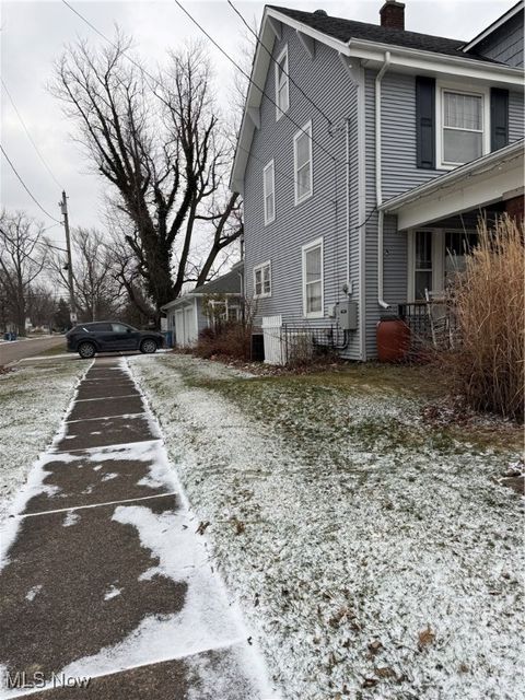 Tiny photo for 2630 E Erie Avenue, Lorain, OH 44052 (MLS # 5179065)