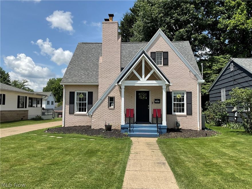 This charming Cape Cod  dollhouse is turnkey ready and sure to catch your eye. The neutral color scheme throughout will match any decor. Great location that offers convenient access to nearby amenities. Partially fenced back yard provides privacy for relaxing. Attention to detail to preserve original charm of built ins and crystal doorknobs throughout. This beautiful house will make you feel right at home and is what you have been waiting for!