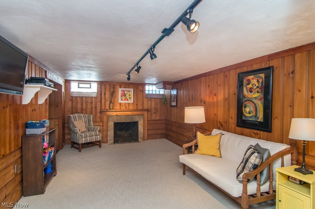 Wm T Arnos Belvoir Fairmount - Residential